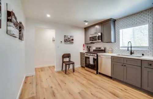 North Central House | Immaculate 3 Bedroom Home with Ocean View & Pet Friendly