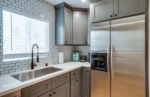 North Central House | Immaculate 3 Bedroom Home with Ocean View & Pet Friendly