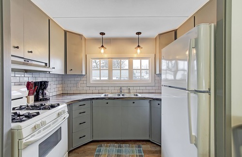 Lakeview House | Charming 3-Bedroom Lake Getaway with Family-Friendly Perks