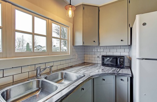 Lakeview House | Charming 3-Bedroom Lake Getaway with Family-Friendly Perks