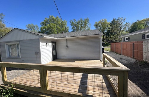 Topeka House | Modern 3BR Home in SW Topeka with Kitchen & Breakfast