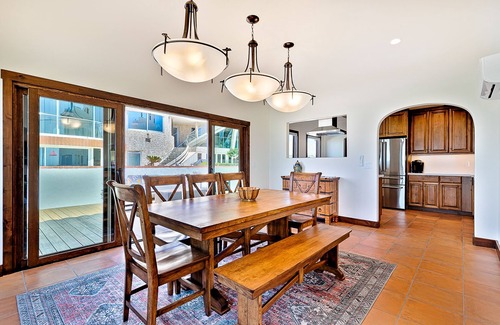 Mission Beach House | Gorgeous Oceanfront 6BD Retreat with Rooftop Deck & Hot Tub