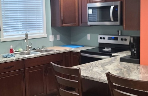 East Side Pioneers House | Beach-Themed Retreat Near Downtown & Mayo Clinic – 10/10 Rating
