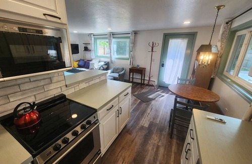 Northport Apartment | Bright Garden Apartment in Northport with Ocean Views