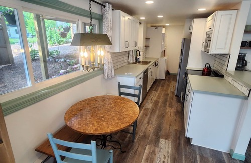 Northport Apartment | Bright Garden Apartment in Northport with Ocean Views