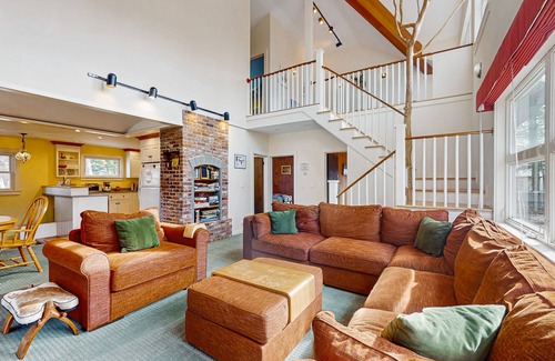 Franconia House | Dog-Friendly Retreat Near Cannon Mountain Ski Area