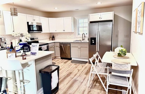 Toddville Road House | Modern Home Near Uptown CLT with Hot Tub & Spa Amenities