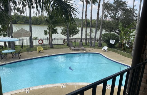 Brownsville House | Modern Condo by the Sea with Pool and Kitchen Amenities