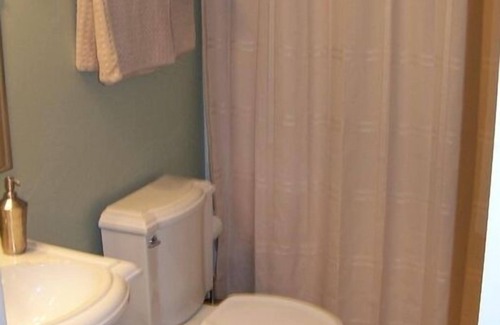 Cotswold Condo | Modern Condo Retreat Near Uptown with Pool and Spa