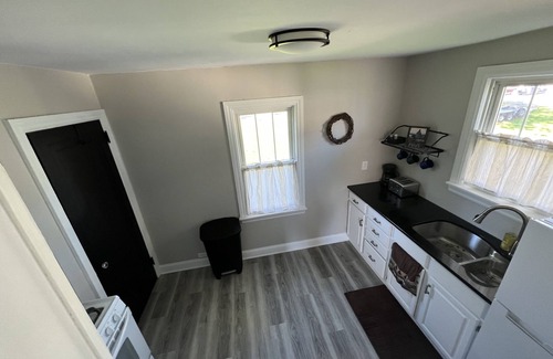 Linwood House | Beautifully Remodeled Cottage Near the Marina with Amenities