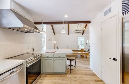 Brookeland House | Dog-Friendly Treetop Retreat with Firepit & Spa Amenities