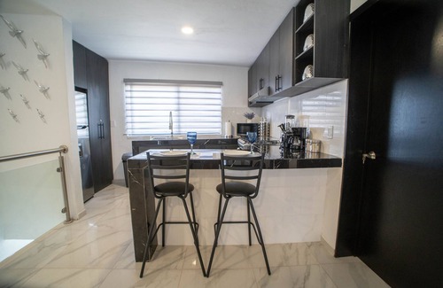 Guadalajara Municipality House | Guest Rated: 10/10 Newly-Remodeled Home for Groups