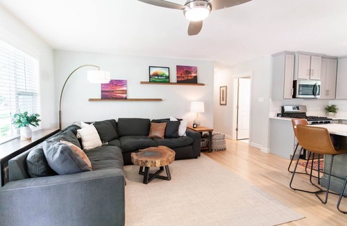 Little Rock House | Exceptional Riverfront Retreat Near Airport with Breakfast