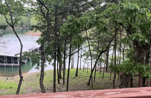 Golden House | Idyllic Lake Front Cabin with Hot Tub & Game Room