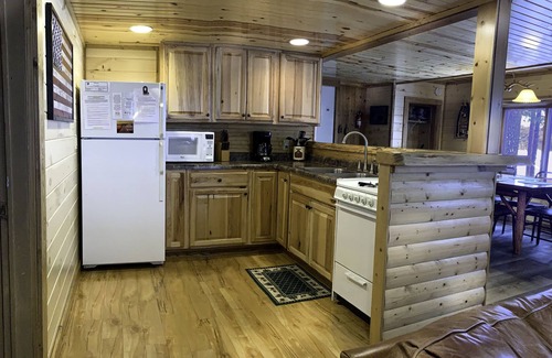 St Germain Cabin | Modern Lakeside Cabin with Breakfast and Scenic Sunrises