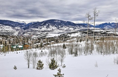 Wildernest Apartment | Picturesque Mountain View Condo with Hot Tub - Rated 9.7