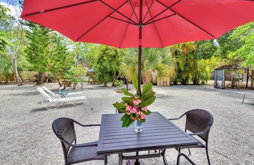 Sanibel Cottage | Discover Parrot Nest Toucan Cottage: Walk to Beach & Shops!