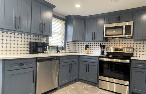 Mission House | Newly Remodeled Private House with Jacuzzi Near Highway