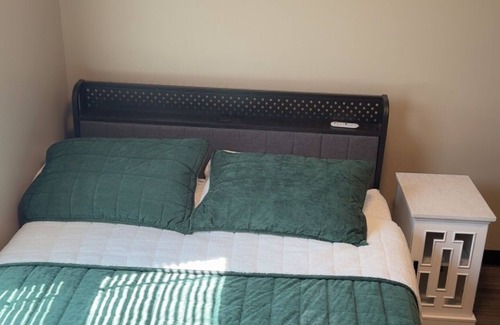 Mattoon Hotel | Newly Remodeled! - Room A1 - Queen Room Private Bath, Shared Shower (Lockable)