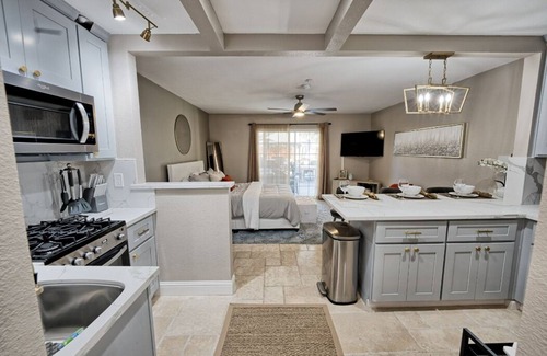 Livermore Apartment | Inviting Livermore Studio with Hot Tub & Breakfast Included