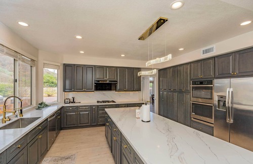 Valle Lindo House | Welcoming Newly Remodeled Suburban House with Breakfast