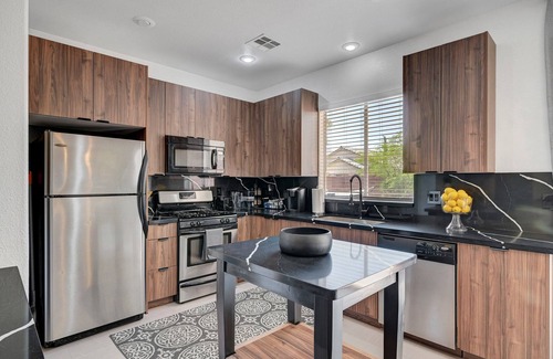 Summerlin South House | Ideal Central Retreat for Traveling Nurses & Professionals