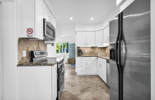 North Andrews Gardens House | Stylish Cabana Retreat with Heated Pool Near Beautiful Beaches