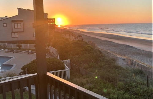 Sneads Ferry Condo | Oceanfront 3-Bedroom Retreat with Pool & Spa Amenities