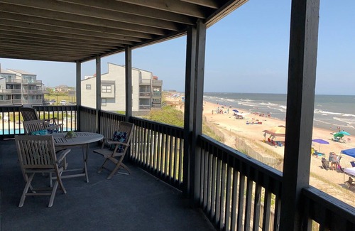 Sneads Ferry Condo | Oceanfront 3-Bedroom Retreat with Pool & Spa Amenities