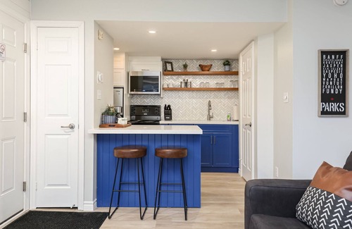 Craigleith Ski Chalet | Renovated Studio with Spa and Scenic Views at Blue Mountain