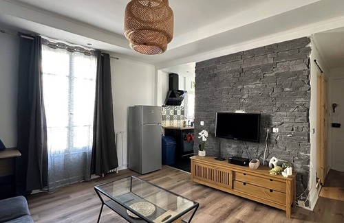Asnieres-sur-Seine Apartment | Convenient Apartment Near L13 Asnières Metro and Shops