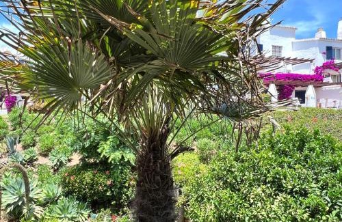 Sitio de Calahonda Apartment | Beachfront 2 Bedroom House with Pool & Ocean View, Rated 9.7