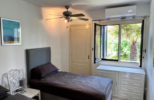 Sitio de Calahonda Apartment | Beachfront 2 Bedroom House with Pool & Ocean View, Rated 9.7