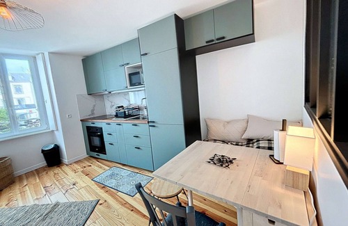 Granville Apartment | Cozy Apartment Granville: Ideal for Couples with Kitchen & Spa