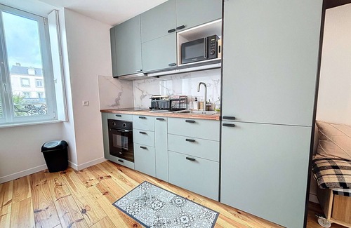 Granville Apartment | Cozy Apartment Granville: Ideal for Couples with Kitchen & Spa