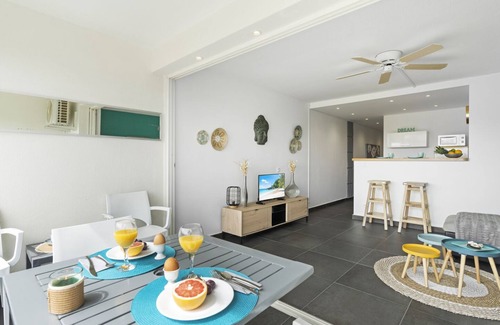 Orient Bay Apartment | Exceptional Beachfront Condo with Pool and Seaview