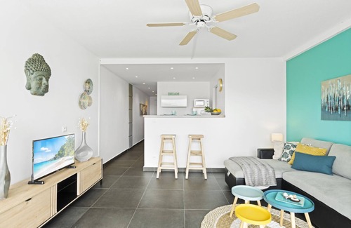 Orient Bay Apartment | Exceptional Beachfront Condo with Pool and Seaview
