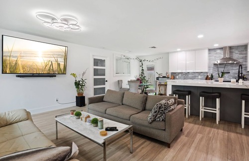 Boynton Beach House | Renovated 1/1 with Fenced Yard Near Beach and Dining