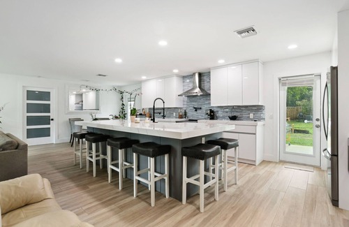 Boynton Beach House | Renovated 1/1 with Fenced Yard Near Beach and Dining