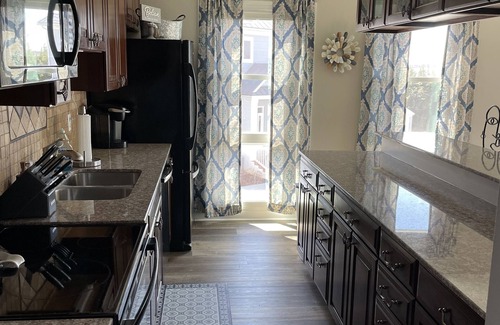 Smith Mountain Lake Condo | Elegant Condo with Pool & Lake Views - Rated 9.8/10