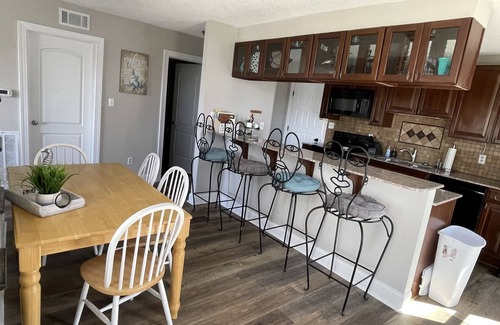 Smith Mountain Lake Condo | Elegant Condo with Pool & Lake Views - Rated 9.8/10