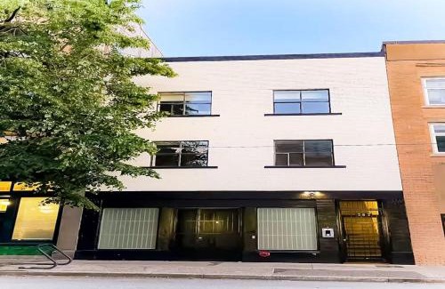 Downtown Eastside Apartment | Modern 2 Bedroom Condo in Japantown - Perfect for Families!