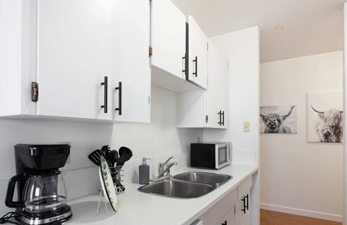 Fort McMurray Apartment | Renovated 2BR Retreat with Kitchen & Parking Near NLRHC