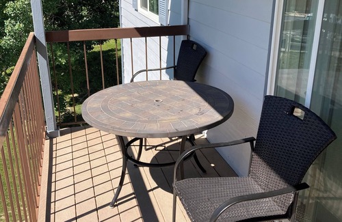Rock Springs Condo | Renovated 2 Bed/2 Bath Condo in Prime Location for Families