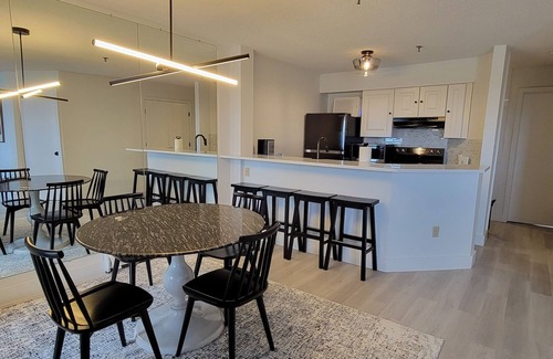 Stratton Mountain Condo | Trendy 2BR Retreat: Walk to Stratton Village & Lifts