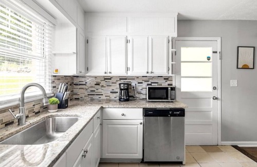 Church Street House | Modern 3-Bedroom Retreat Near Downtown ATL & Airport