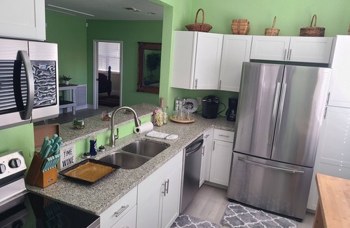 O Brien House | Renovated 3 Bedroom Retreat Near Springs and Downtown