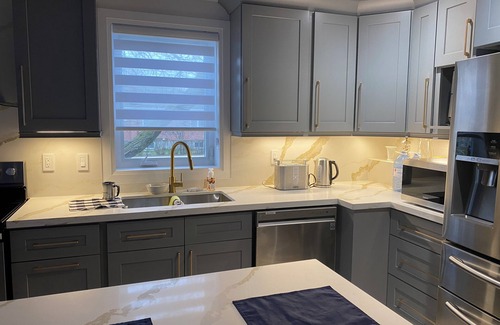 Alderwood House | Modern 3BR Home with Parking & WiFi - Near Toronto Attractions