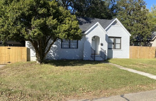 Highlands - Perkins House | Modern 3BR Home Near LSU and Downtown with Kitchen