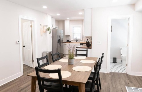 Independence House | Modern 3BR Retreat with Private Yard & Pet-Friendly Amenities